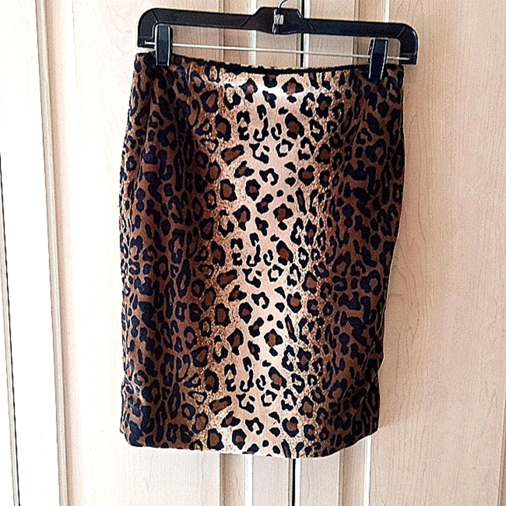 Luxury Leopard print pencil skirt, lined with side slit